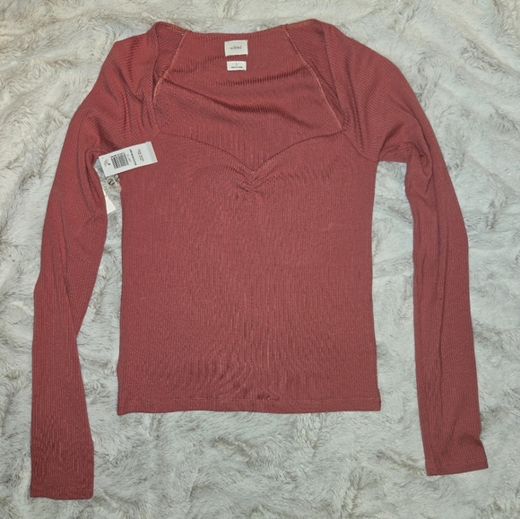 Wilfred Tops - Aritzia Wilfred Rosy Red Ribbed V-Neck Top - Small NWT